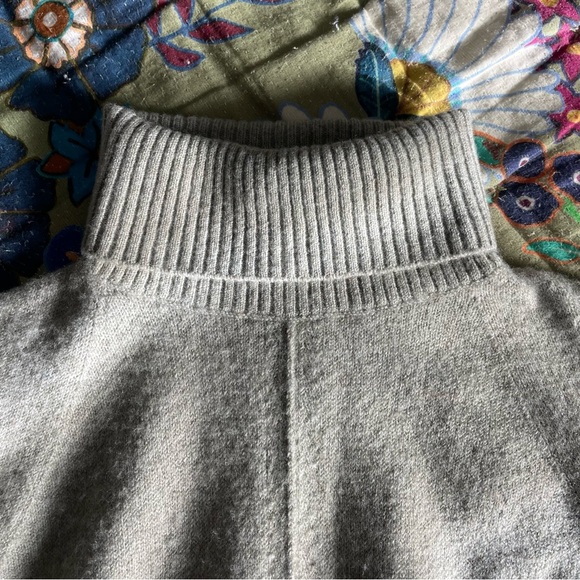NWT Survival Knit Turtleneck Sweater Taupe LARGE - Picture 8 of 9